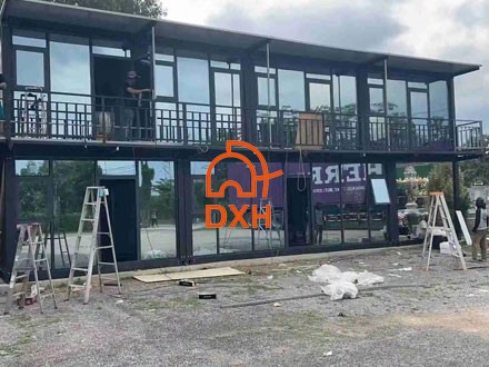Proyecto Tailandia: Casas contenedor versátiles para personal y viajeros