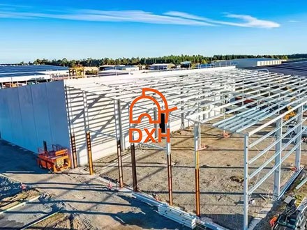 Construcción de fábricas de acero en los Emiratos Árabes Unidos